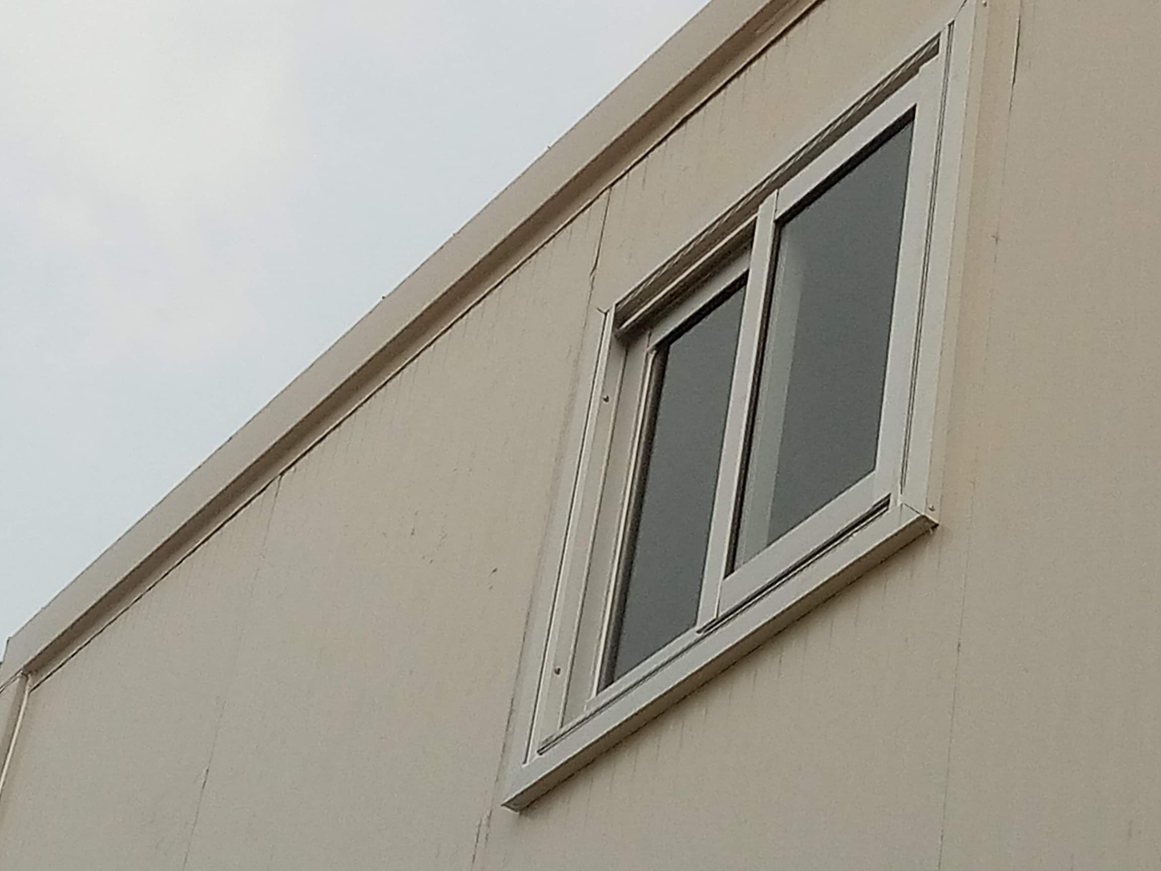 Installation de grilles antivol et de stores