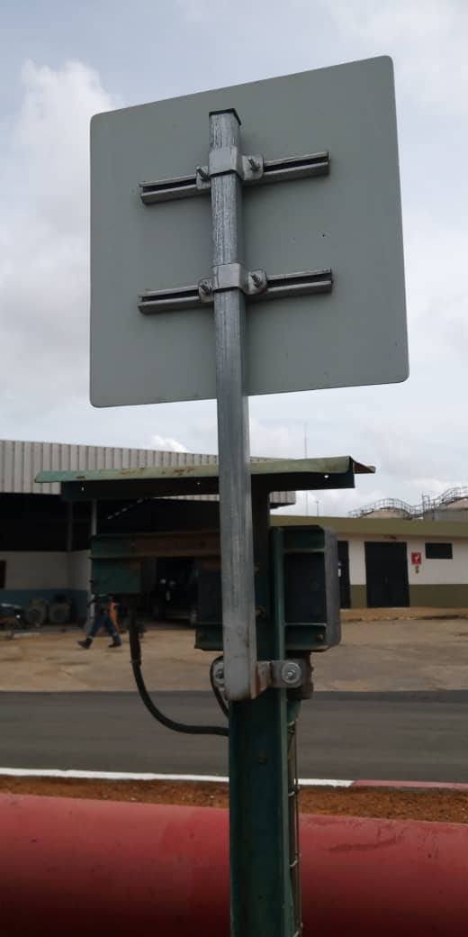 Fourniture et pose de panneaux de signalisation pour PETROCI